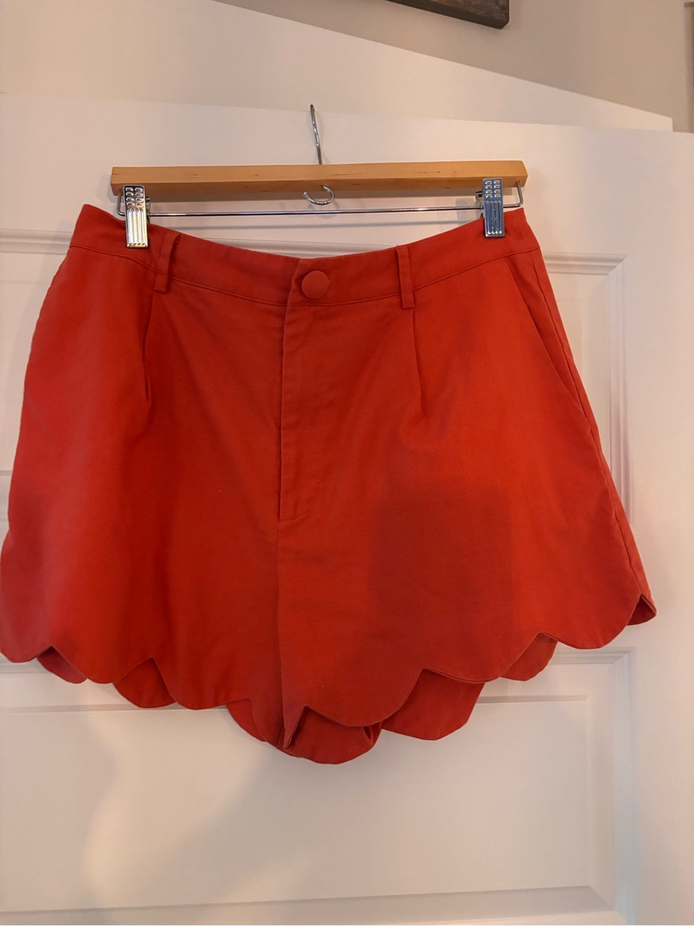AUREUM Coral Scallop-Hem High-Waist Shorts